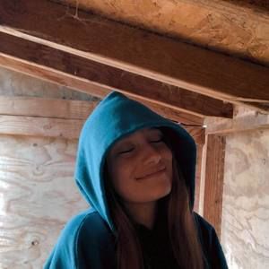 Meet your Posher, Kira